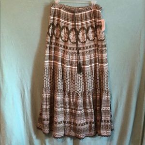 NWT Westport Olive and White Skirt